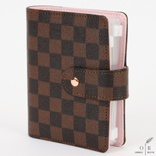 Load image into Gallery viewer, OFFICE RITM™ Checkered Pocket A7 Budget Mini Binder Wallet Planner Notebook with Money Stuffing Zip Envelopes

