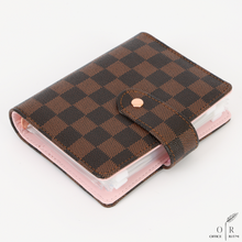 Load image into Gallery viewer, OFFICE RITM™ Checkered Pocket A7 Budget Mini Binder Wallet Planner Notebook with Money Stuffing Zip Envelopes
